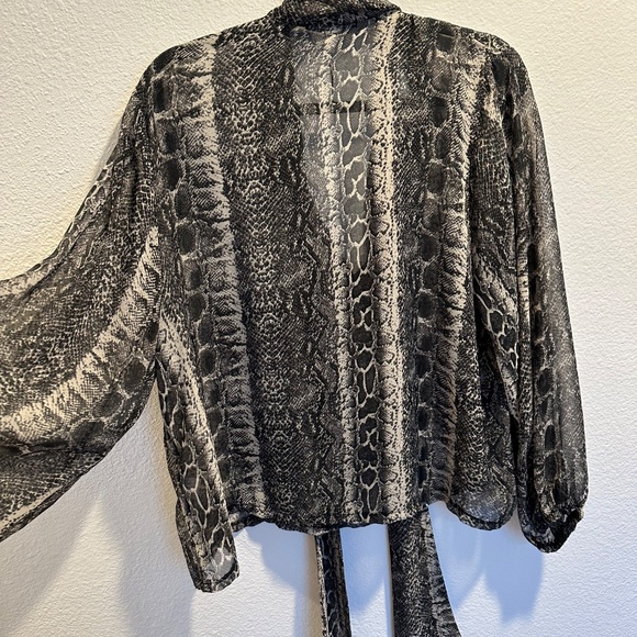 Boohoo sheer snakeskin blouse. Large. New - Picture 2 of 6